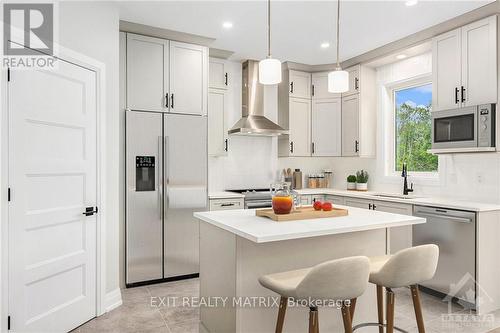 970 Cologne Street, Russell, ON - Indoor Photo Showing Kitchen With Upgraded Kitchen