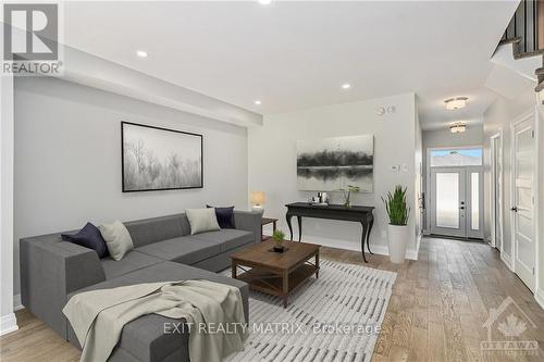 970 Cologne Street, Russell, ON - Indoor Photo Showing Living Room