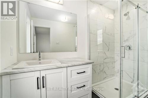 970 Cologne Street, Russell, ON - Indoor Photo Showing Bathroom