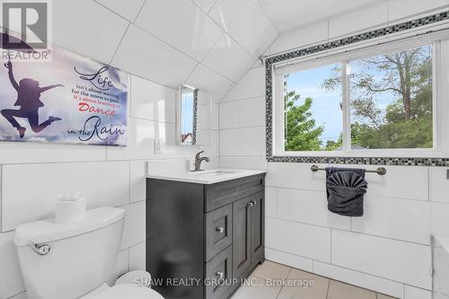 23 Bond Street, Cambridge, ON - Indoor Photo Showing Bathroom