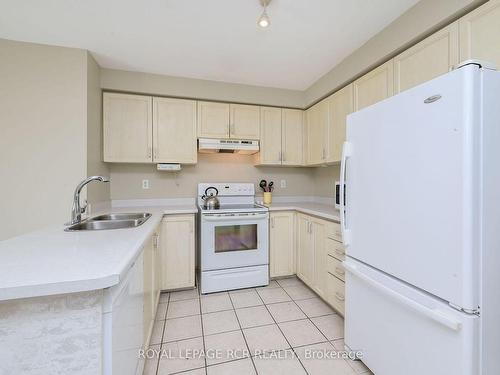 14 Robertson Rd, Essa, ON - Indoor Photo Showing Kitchen With Double Sink