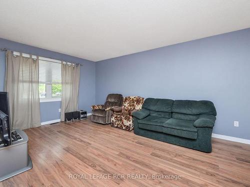 14 Robertson Rd, Essa, ON - Indoor Photo Showing Living Room