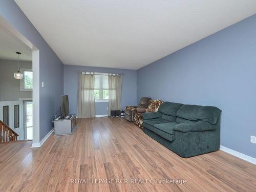 14 Robertson Rd, Essa, ON - Indoor Photo Showing Living Room