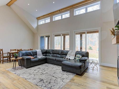 112538 Grey Road 14 Rd, Southgate, ON - Indoor Photo Showing Living Room