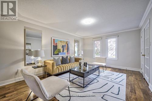 38 Glenarden Crescent, Richmond Hill, ON - Indoor Photo Showing Living Room