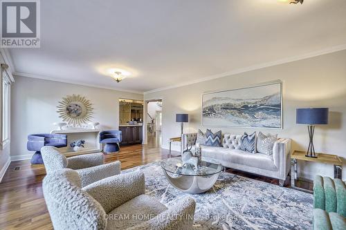 38 Glenarden Crescent, Richmond Hill, ON - Indoor Photo Showing Living Room