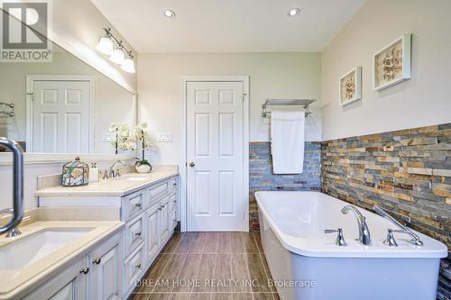 38 Glenarden Crescent, Richmond Hill, ON - Indoor Photo Showing Bathroom