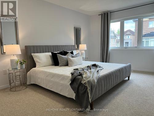 135 Fortis Crescent, Bradford West Gwillimbury, ON - Indoor Photo Showing Bedroom