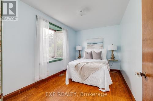 2368 Woodward Avenue, Burlington, ON - Indoor Photo Showing Bedroom