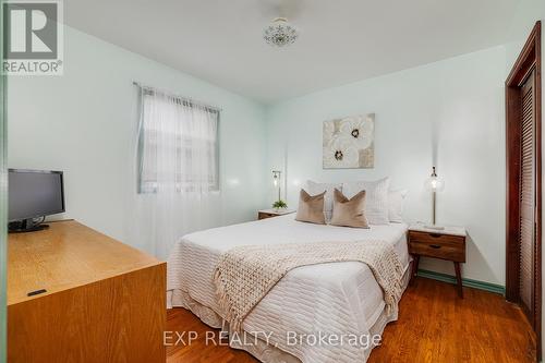 2368 Woodward Avenue, Burlington, ON - Indoor Photo Showing Bedroom