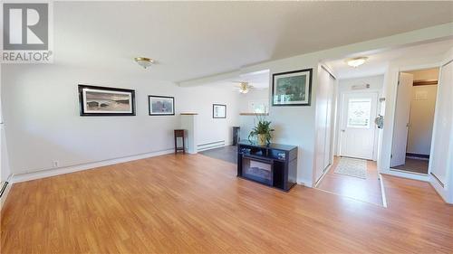 2249 Ross Road, Pembroke, ON - Indoor Photo Showing Living Room