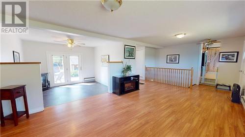 2249 Ross Road, Pembroke, ON - Indoor Photo Showing Living Room