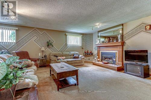 108 Blanchard Crescent, London, ON - Indoor Photo Showing Living Room With Fireplace