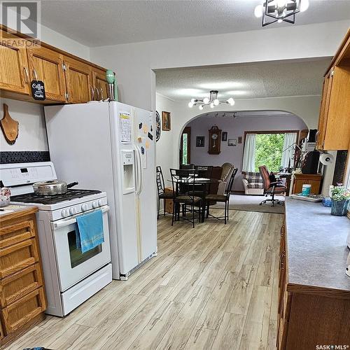 113 Lakeview Crescent, Buena Vista, SK - Indoor Photo Showing Kitchen