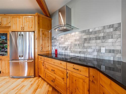 705 Creighton Valley Road, Lumby, BC - Indoor Photo Showing Kitchen