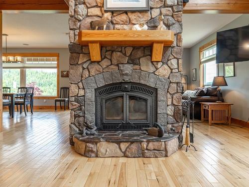 705 Creighton Valley Road, Lumby, BC - Indoor Photo Showing Living Room With Fireplace