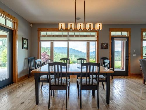 705 Creighton Valley Road, Lumby, BC - Indoor Photo Showing Dining Room