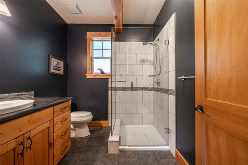 705 Creighton Valley Road, Lumby, BC - Indoor Photo Showing Bathroom