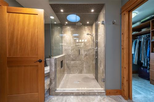 705 Creighton Valley Road, Lumby, BC - Indoor Photo Showing Bathroom