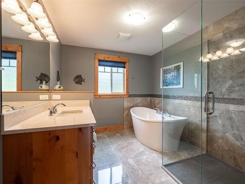 705 Creighton Valley Road, Lumby, BC - Indoor Photo Showing Bathroom