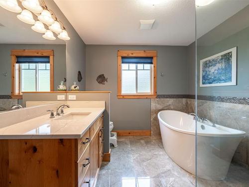 705 Creighton Valley Road, Lumby, BC - Indoor Photo Showing Bathroom