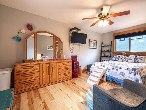 705 Creighton Valley Road, Lumby, BC - Indoor Photo Showing Bedroom