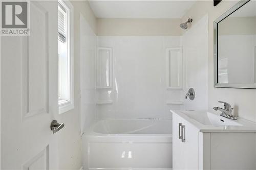 14 Macbeath, Moncton, NB - Indoor Photo Showing Bathroom