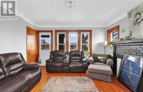 1525 Dufferin, Windsor, ON - Indoor Photo Showing Living Room With Fireplace