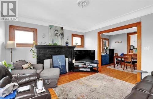 1525 Dufferin, Windsor, ON - Indoor Photo Showing Living Room