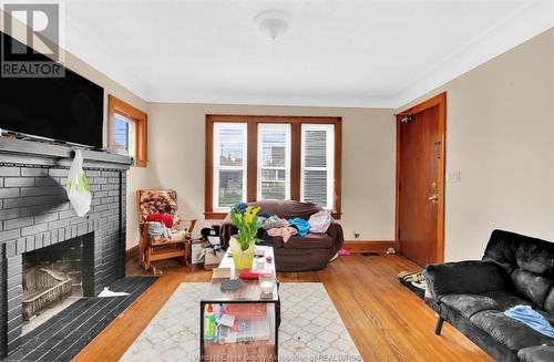 1525 Dufferin, Windsor, ON - Indoor Photo Showing Living Room With Fireplace