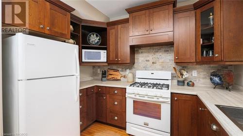 11 Shoreline Drive, Northern Bruce Peninsula, ON - Indoor Photo Showing Kitchen