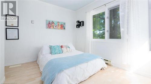 11 Shoreline Drive, Northern Bruce Peninsula, ON - Indoor Photo Showing Bedroom