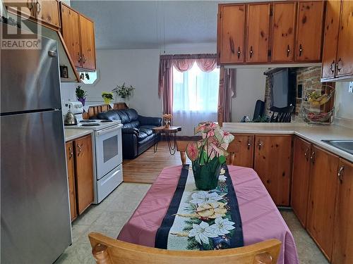 2 Victoria Street, Lyn, ON - Indoor Photo Showing Kitchen