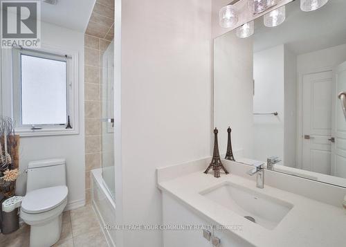 15 Jocada Court, Richmond Hill, ON - Indoor Photo Showing Bathroom