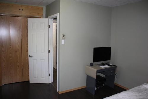 1022 Waller Avenue, Winnipeg, MB - Indoor Photo Showing Bedroom