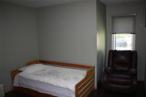 1022 Waller Avenue, Winnipeg, MB - Indoor Photo Showing Bedroom