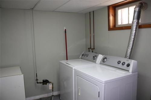 1022 Waller Avenue, Winnipeg, MB - Indoor Photo Showing Laundry Room