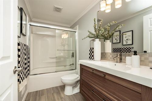 262 Lockwood Street, Winnipeg, MB - Indoor Photo Showing Bathroom
