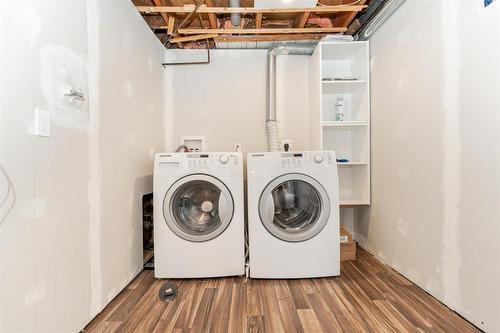 262 Lockwood Street, Winnipeg, MB - Indoor Photo Showing Laundry Room