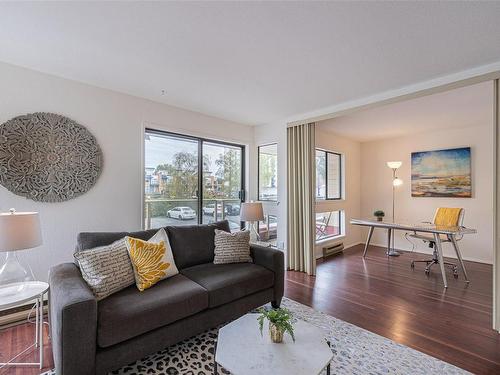 206-406 Simcoe St, Victoria, BC - Indoor Photo Showing Living Room