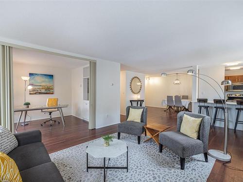 206-406 Simcoe St, Victoria, BC - Indoor Photo Showing Living Room