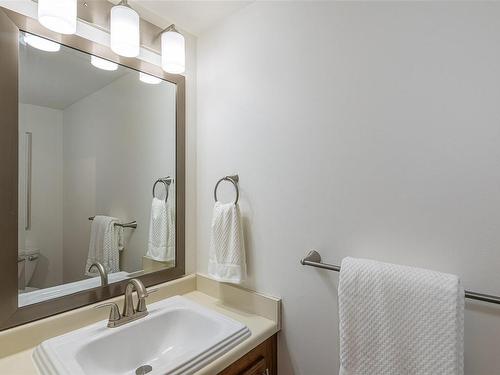 206-406 Simcoe St, Victoria, BC - Indoor Photo Showing Bathroom