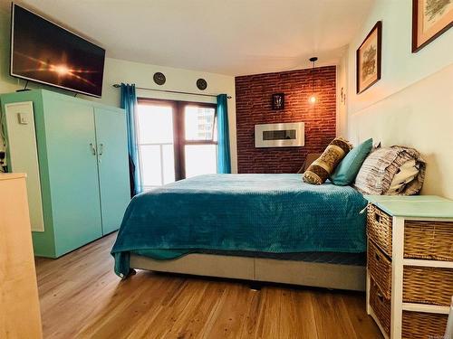 206-770 Cormorant St, Victoria, BC - Indoor Photo Showing Bedroom