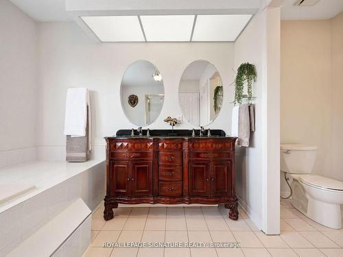 346 Wendron Cres, Mississauga, ON - Indoor Photo Showing Bathroom