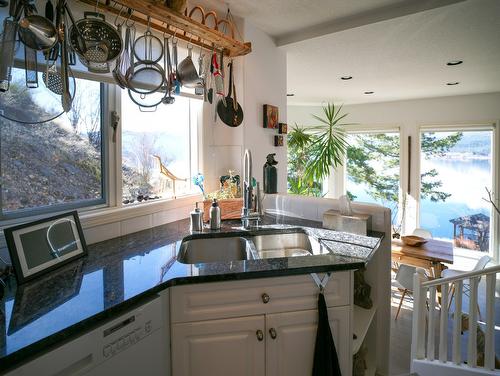 5-83 Peregrine Way, Vernon, BC - Indoor Photo Showing Kitchen With Double Sink