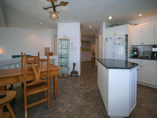 5-83 Peregrine Way, Vernon, BC - Indoor Photo Showing Kitchen