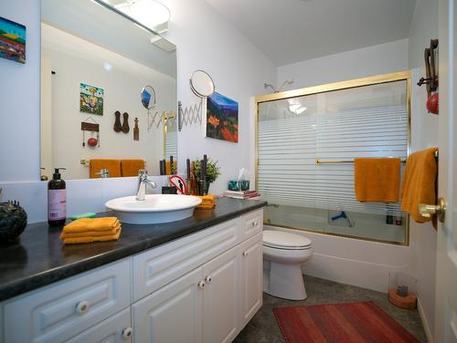 5-83 Peregrine Way, Vernon, BC - Indoor Photo Showing Bathroom