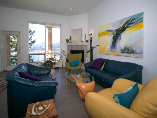 5-83 Peregrine Way, Vernon, BC - Indoor Photo Showing Living Room