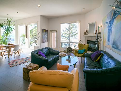 5-83 Peregrine Way, Vernon, BC - Indoor Photo Showing Living Room With Fireplace