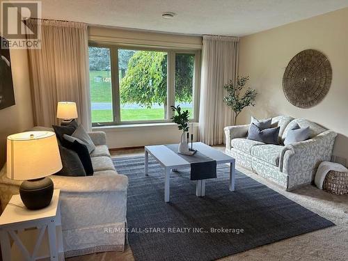 363 Country Club Circle, Kawartha Lakes, ON - Indoor Photo Showing Living Room